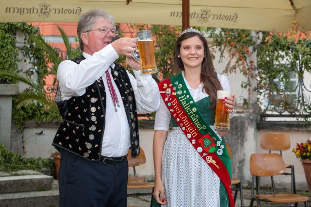 Grossansicht in neuem Fenster: Hopfakranzlfest Hallertauer Bierkönigin