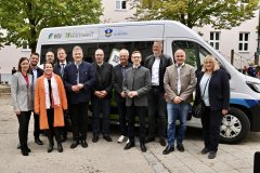 Flexi Auftaktfest vor Bus alle